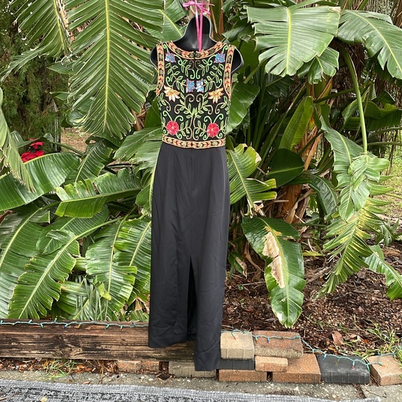 Vintage, AJ Bari silk beaded dark floral gown - Picture 7 of 11